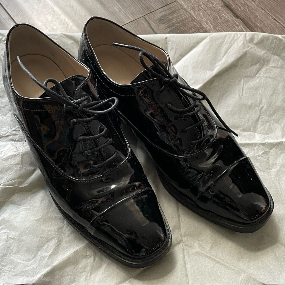 Loyiq patent leather lace-up loafers